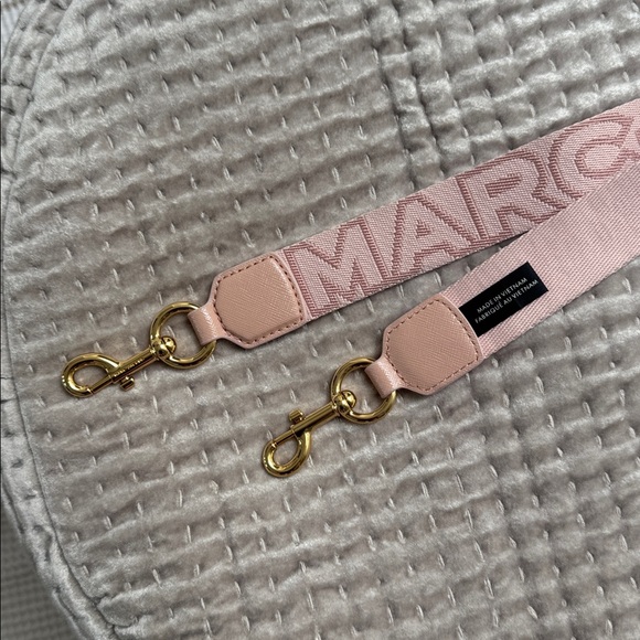 Marc Jacob’s Thin Logo Strap - Picture 4 of 8